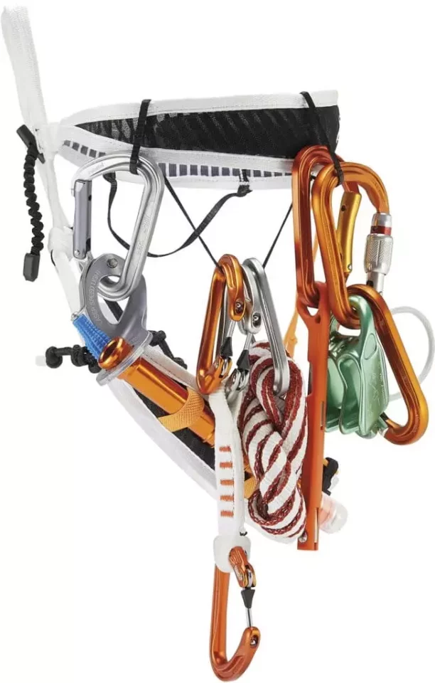 超軽量ハーネス ペツル『フライ』のギア携行性能