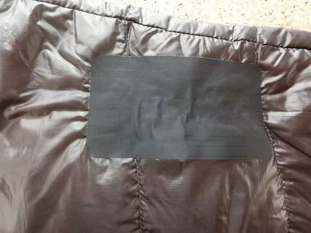 ダウン破れ補修