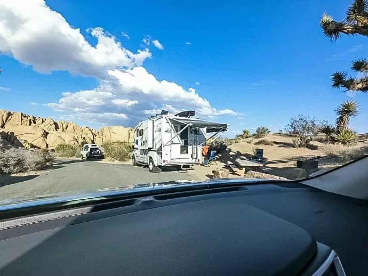 ジョシュアツリー キャンピングカー