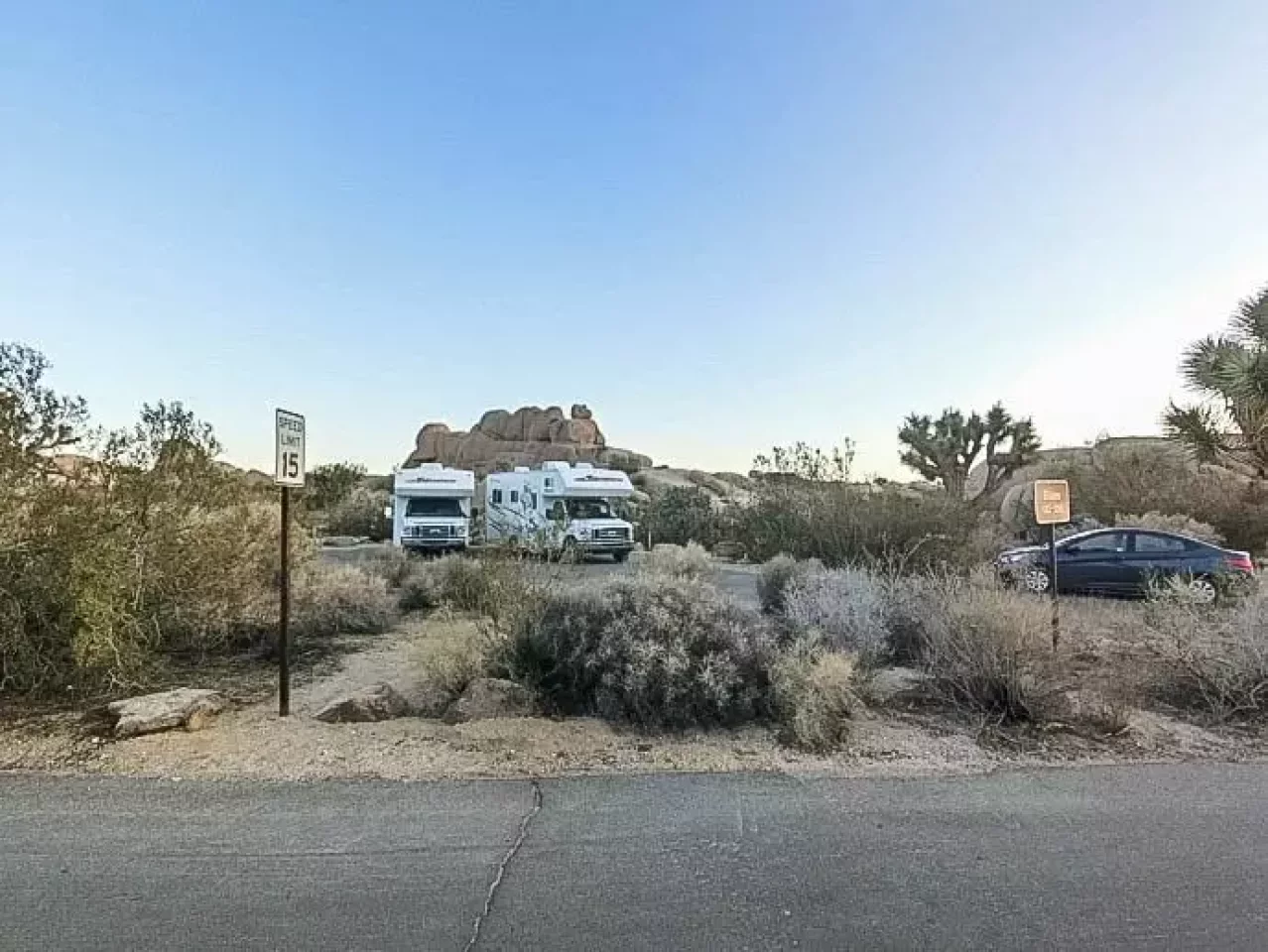 ジョシュアツリー キャンピングカー