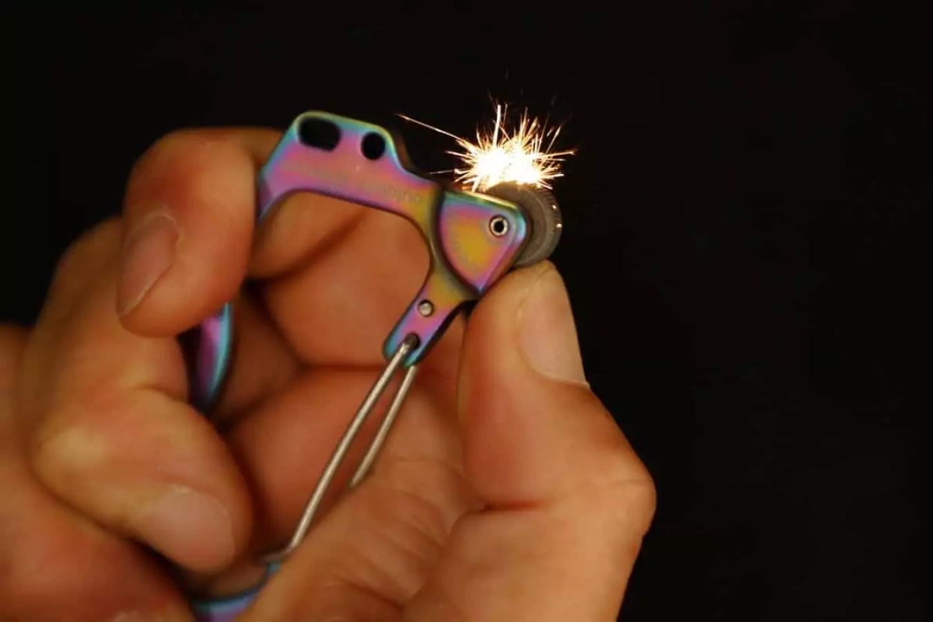 新取扱ブランド「outdoor element」5つの機能を搭載したマルチツールカラビナが登場!