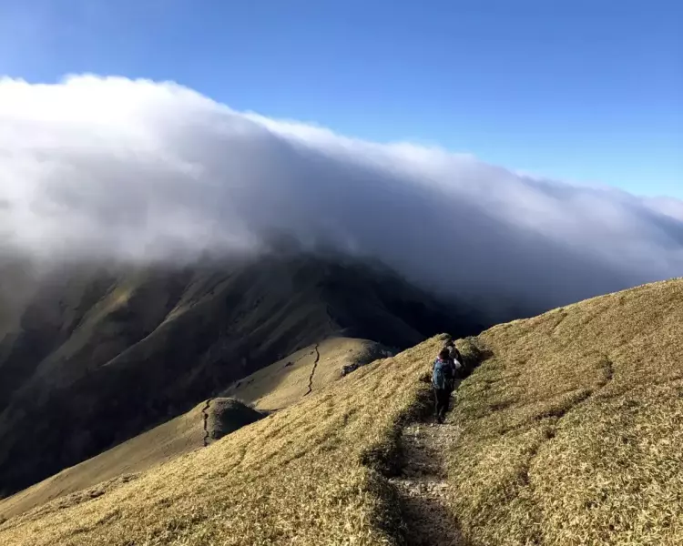 剣山から次郎岌を見た風景