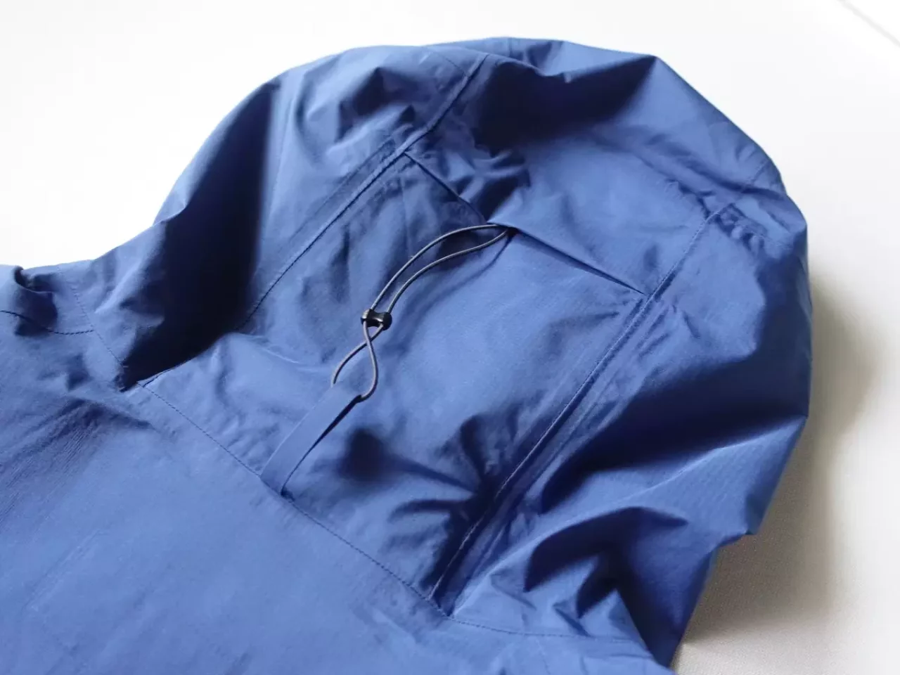 軽量 レインジャケット シンプルな構造 パタゴニア ストーム・レーサー・ジャケット