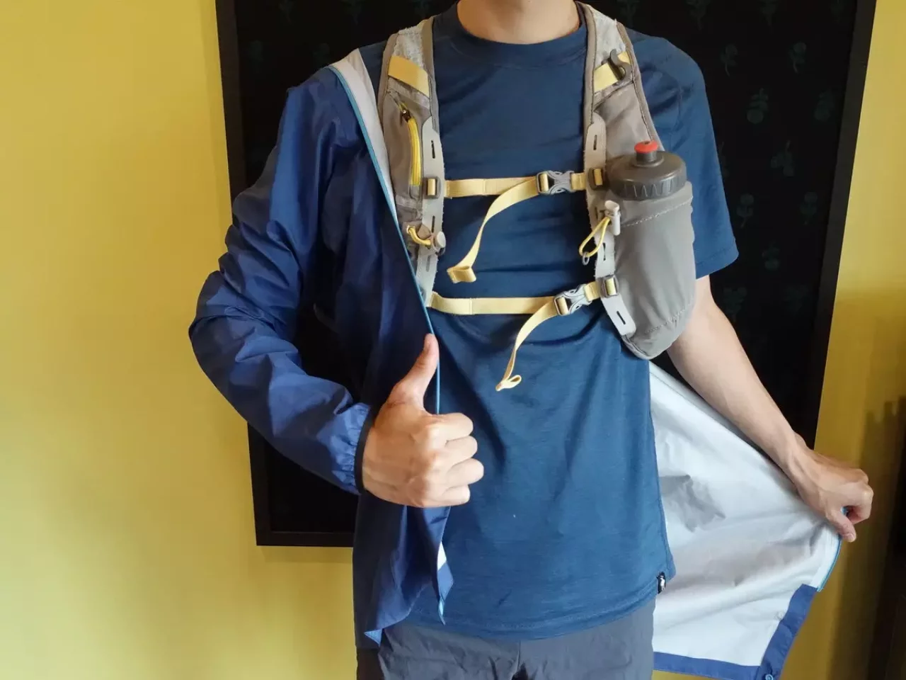 ザックを背負った状態でレインジャケットの着脱が可能 パタゴニア ストーム・レーサー・ジャケット