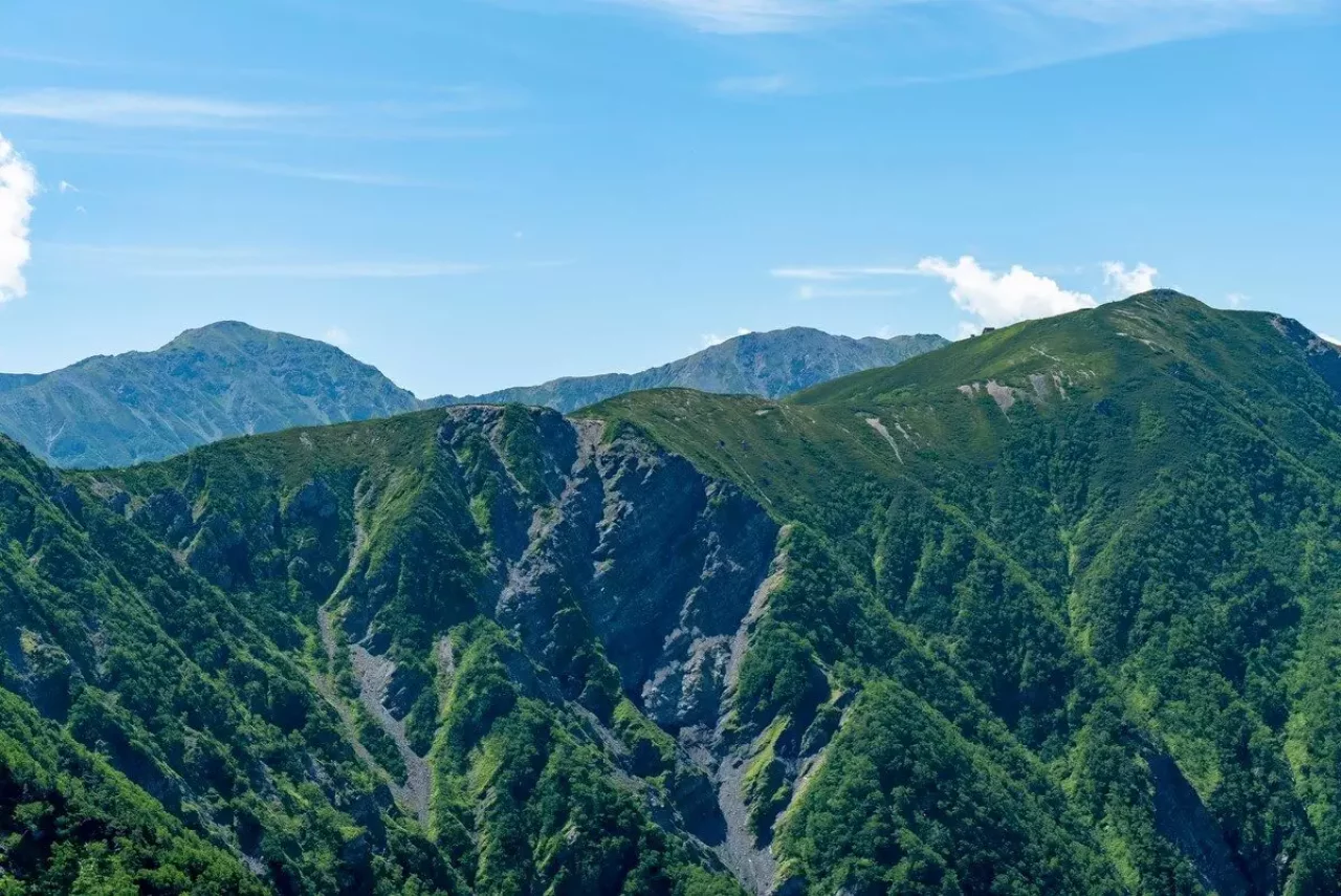 小河内岳を臨む