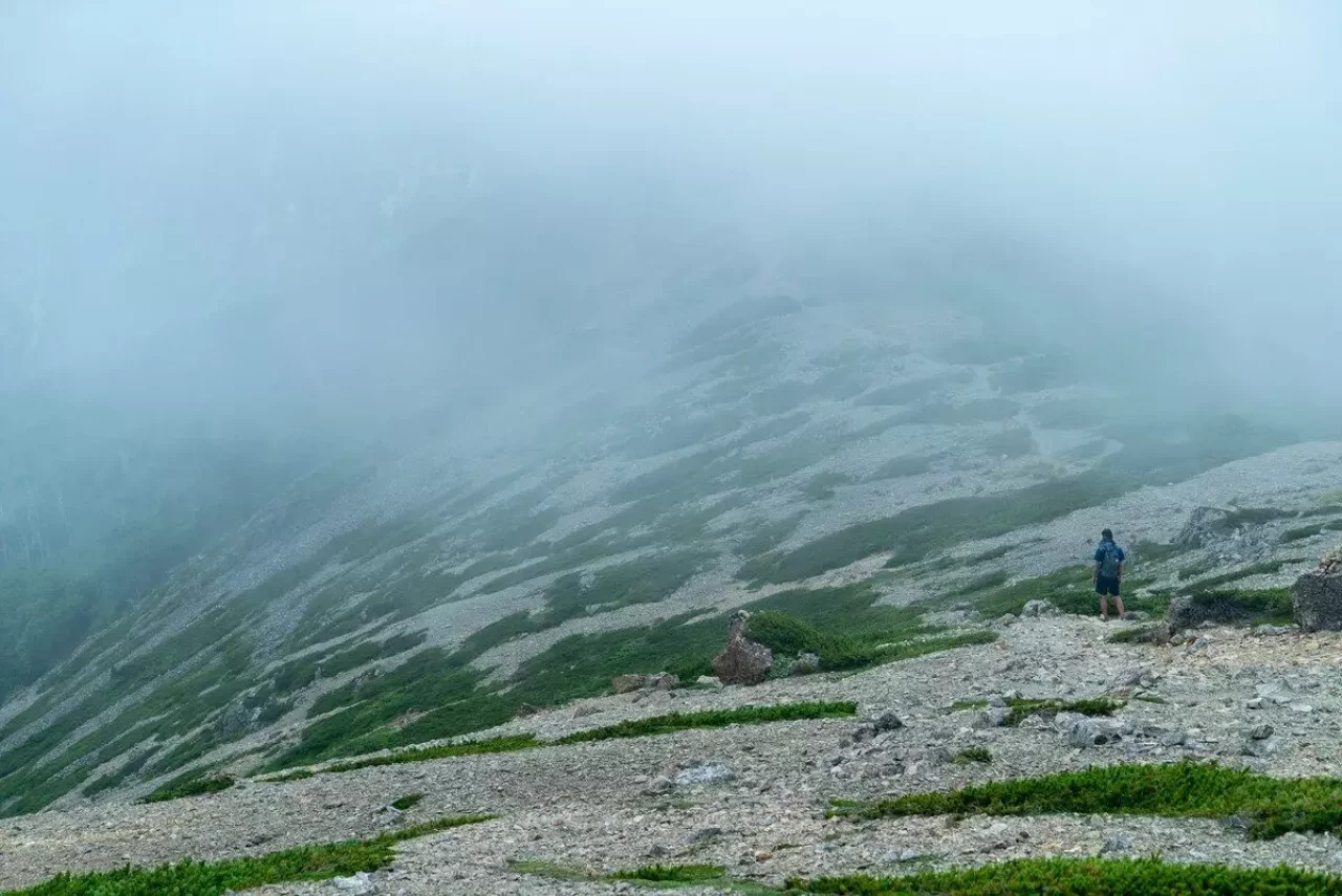 茶臼小屋への稜線
