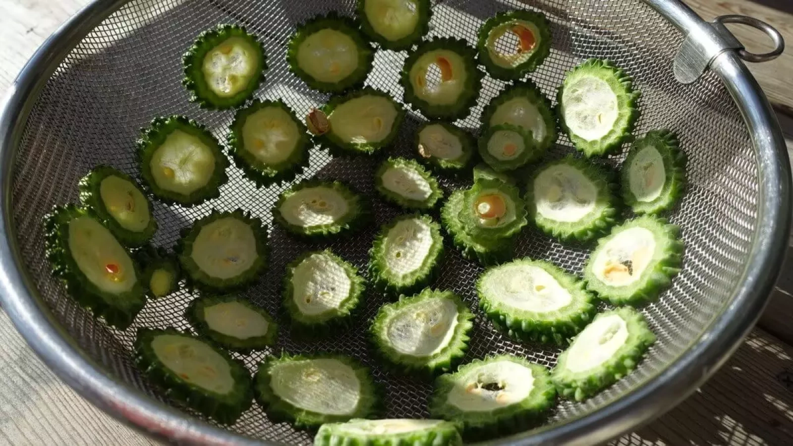 栄養補給に最適な山ごはん食材「乾燥ゴーヤ」の作り方と裏技