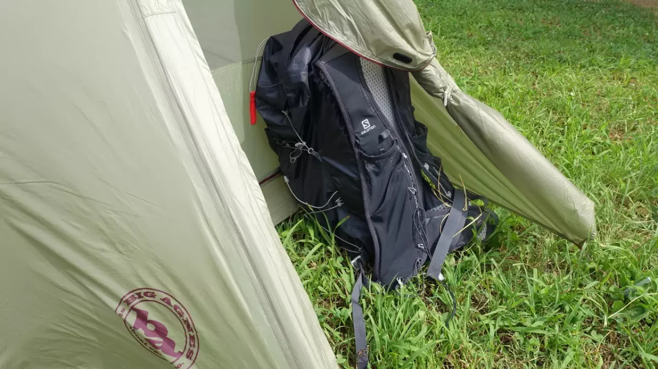 テント内部空間と外部空間