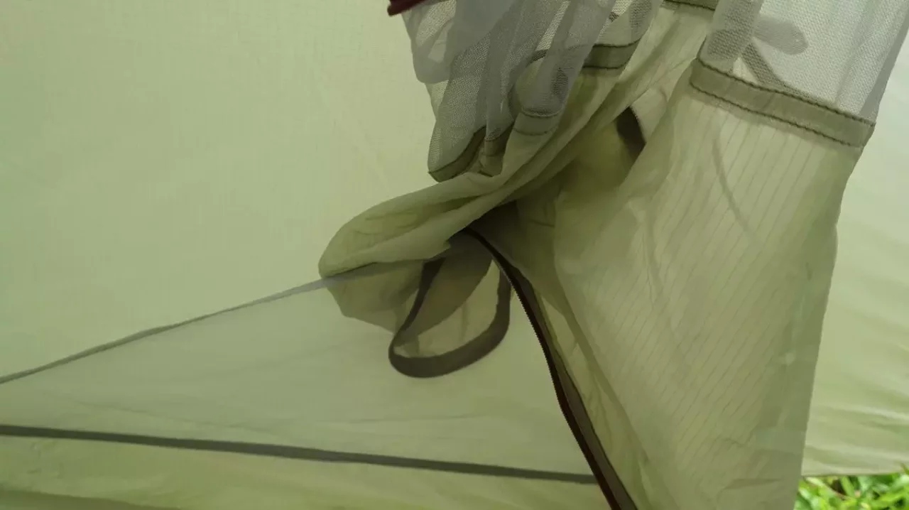 テント内部空間と外部空間