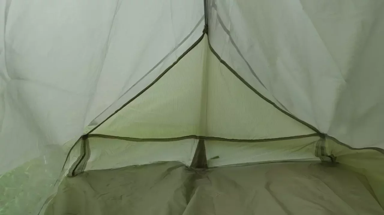 テント内部空間と外部空間