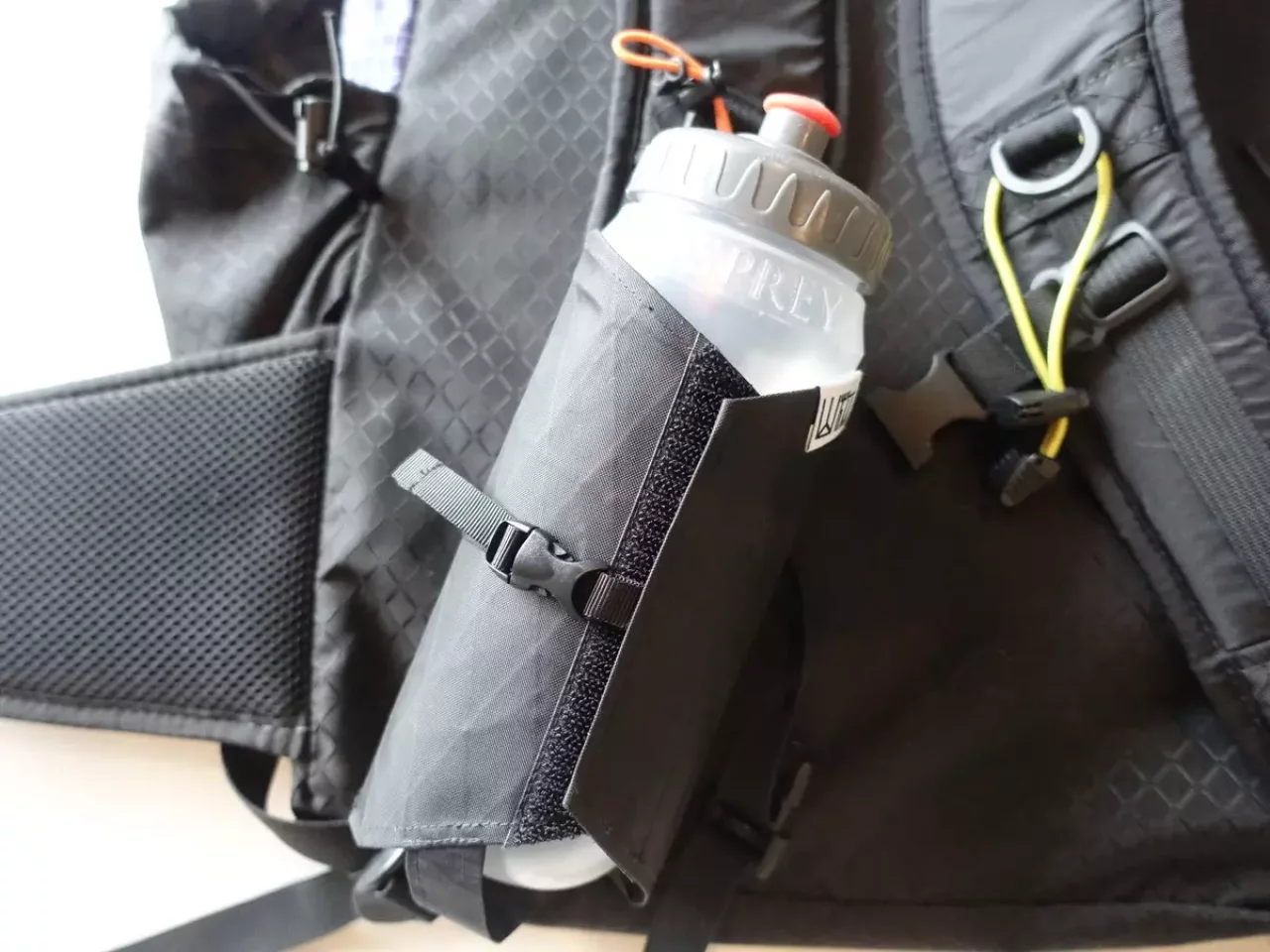X-PACボトルホルダー 登山 UL バックパックの取り付け