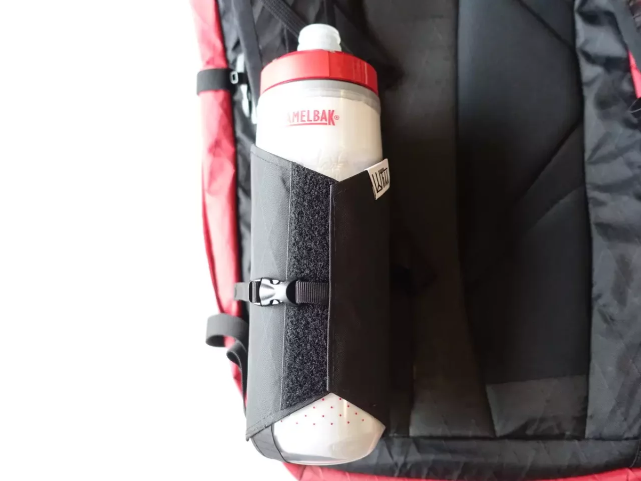 ボトルホルダーをザックに取り付け