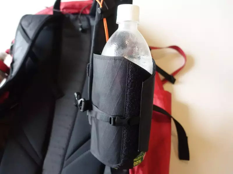 Lサイズのボトルホルダーと直径8センチのボトル