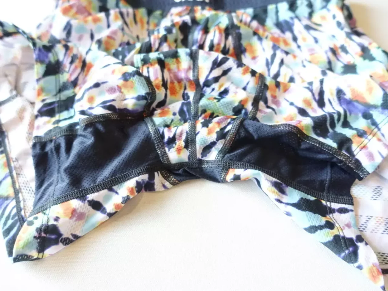 内側の股にメッシュが採用されている