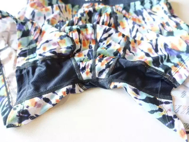 内側の股にメッシュが採用されている