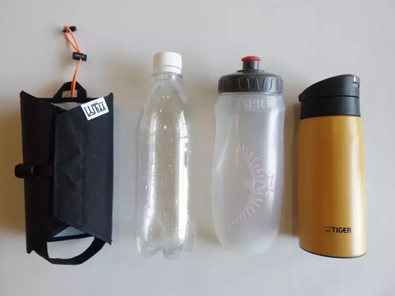 登山で持ち歩くボトル収納例