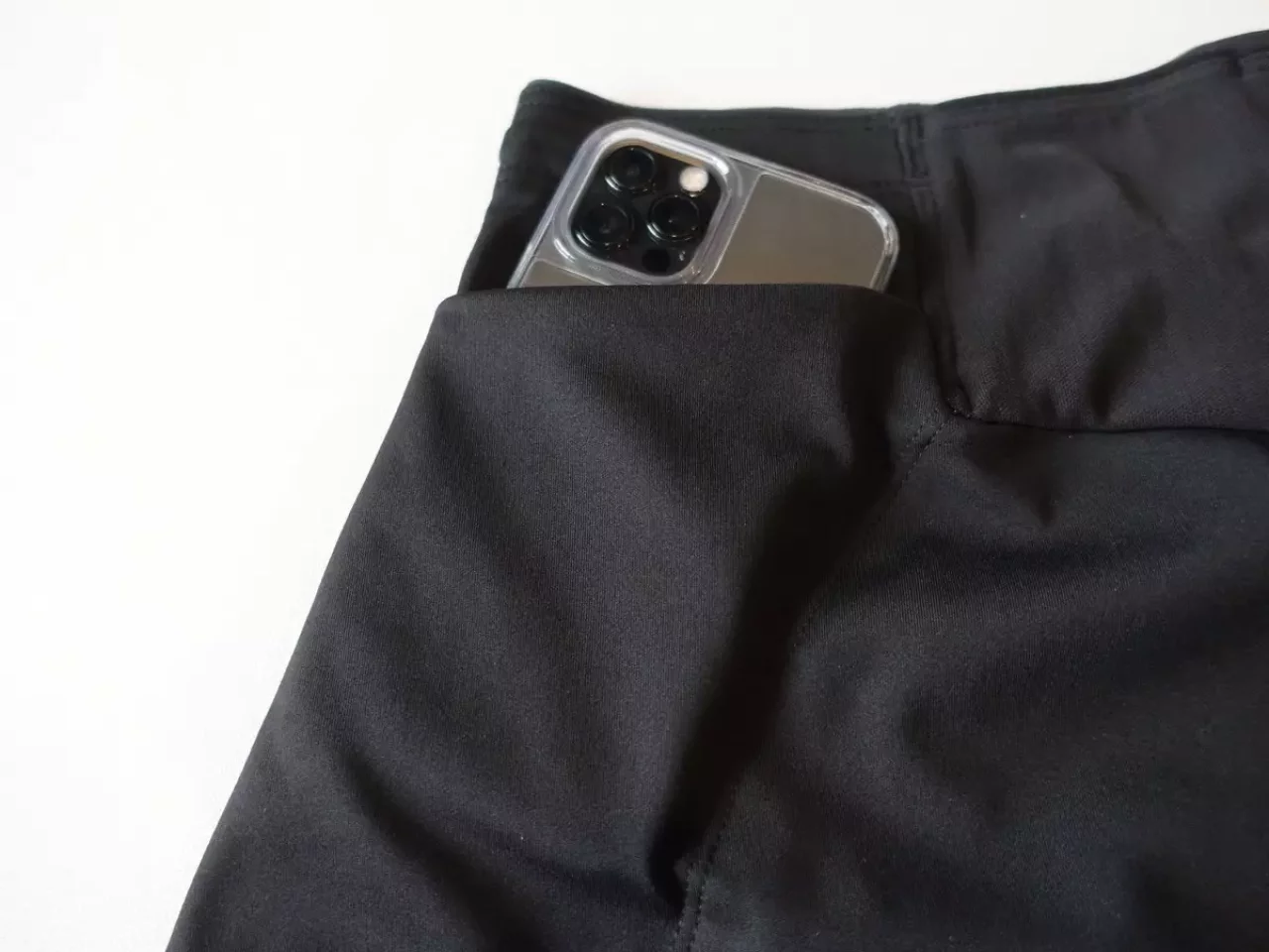 パタゴニア エンドレス・ラン・ショーツ 深めのポケットにはスマートフォン