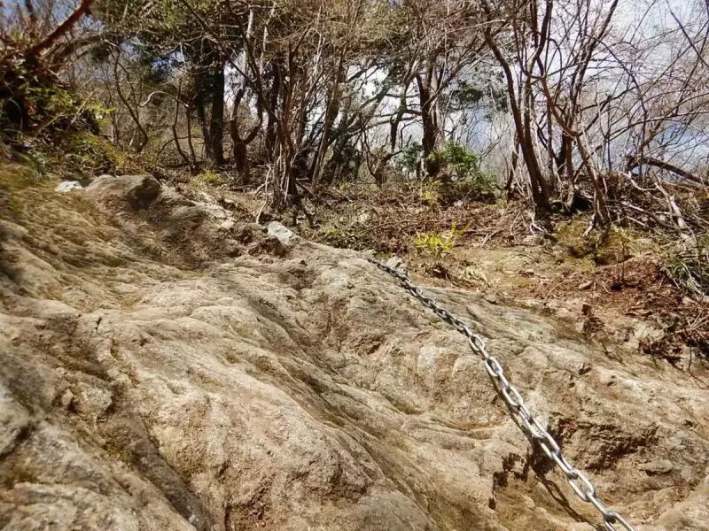 大山三峰山 登山 登山道 鎖場