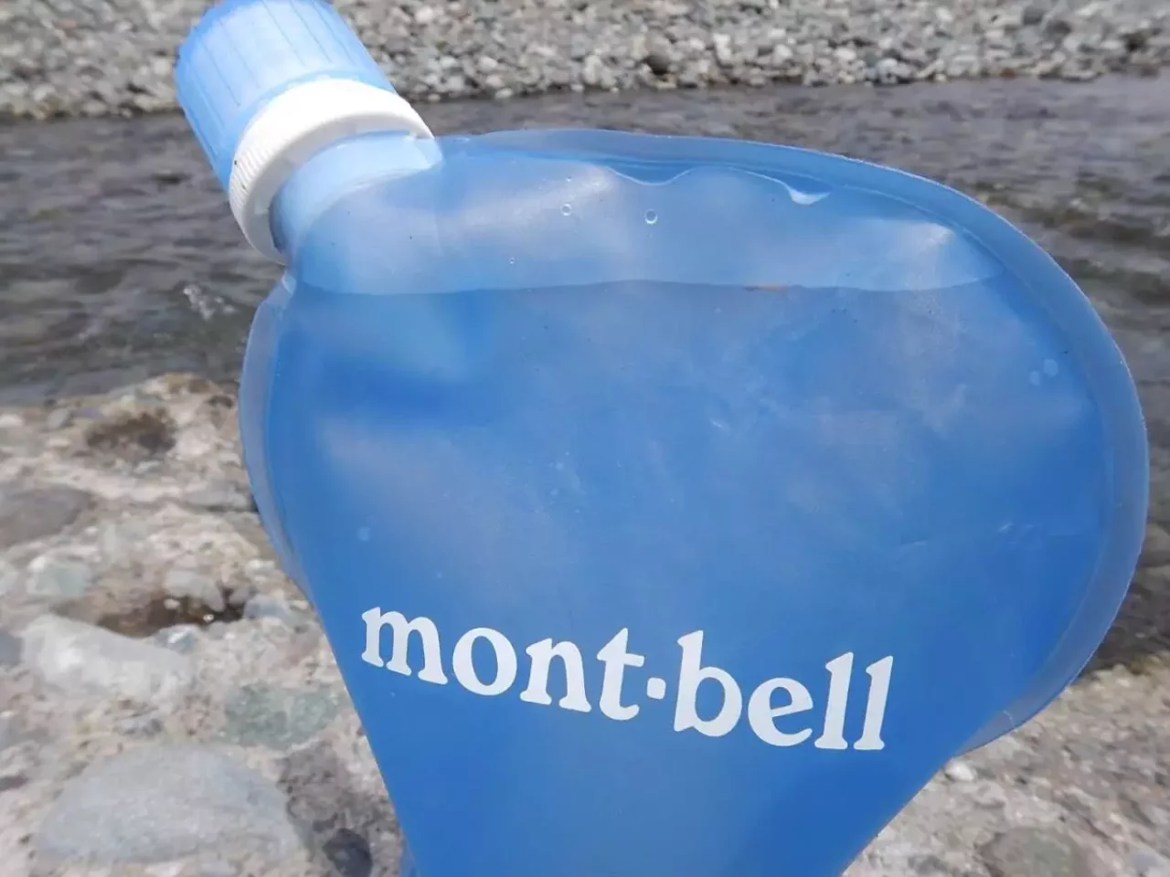 モンベル フレックスウォーターパック 握りやすい形状