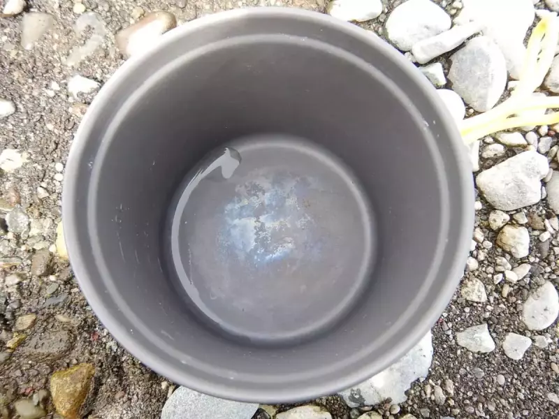 モンベル アルパインクッカー ディープ リベットのないフラットな内側