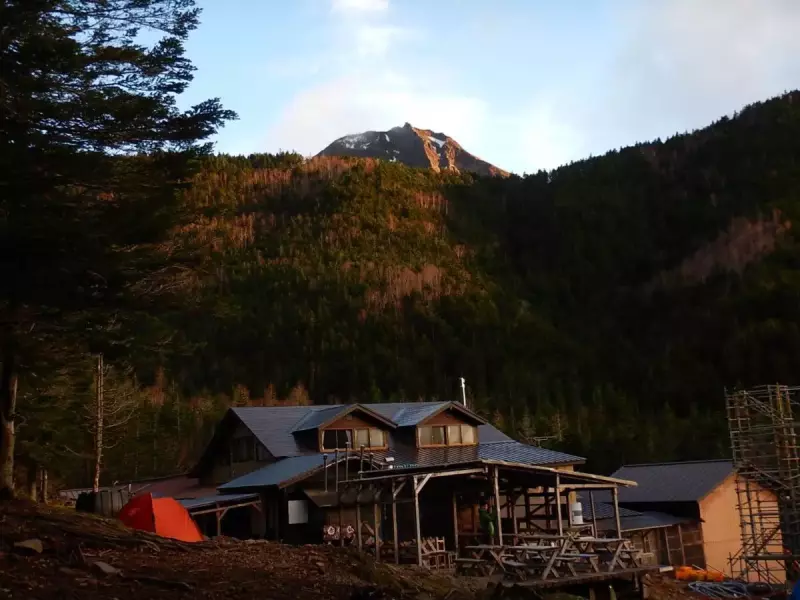 山小屋 赤岳鉱泉の日暮れ