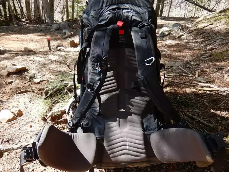 モンベル 背面システム