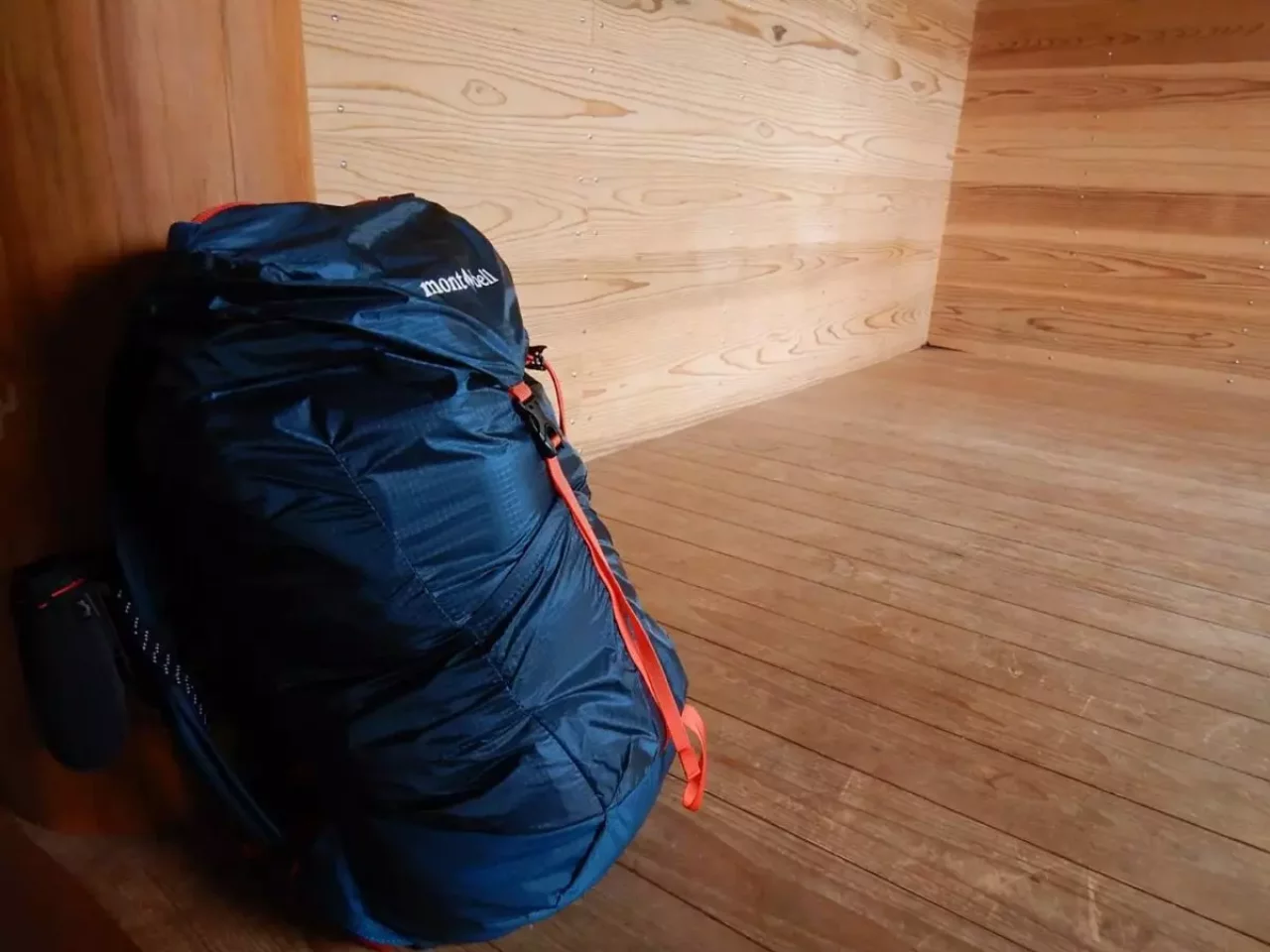 モンベル バーサライト パック 20 軽量で快適
