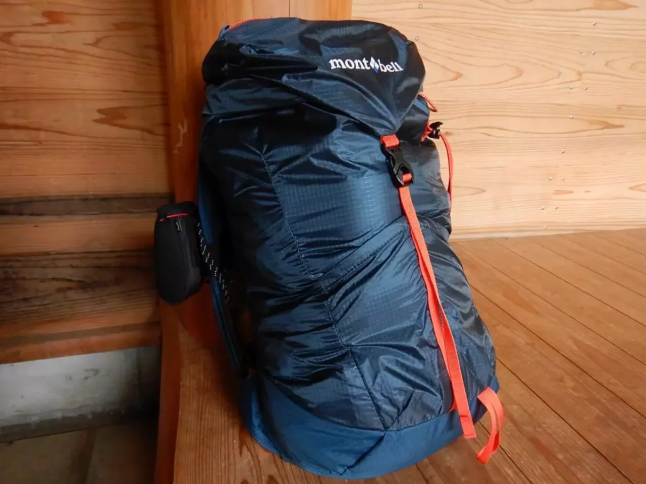 モンベル バーサライト パック 20 超軽量のアタックザック