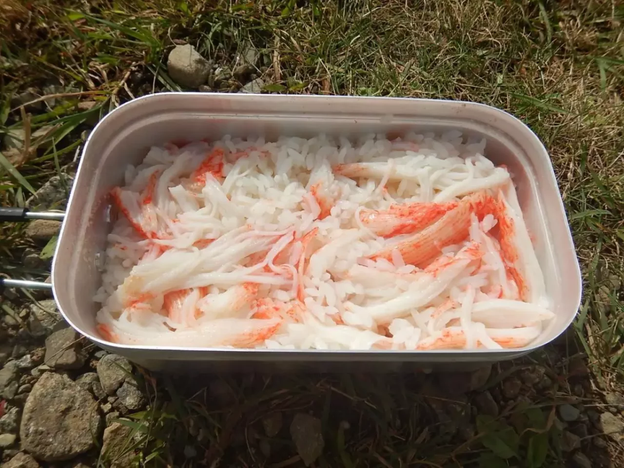 トランギア メスティン 炊き込みご飯 カニカマご飯 盛り付け