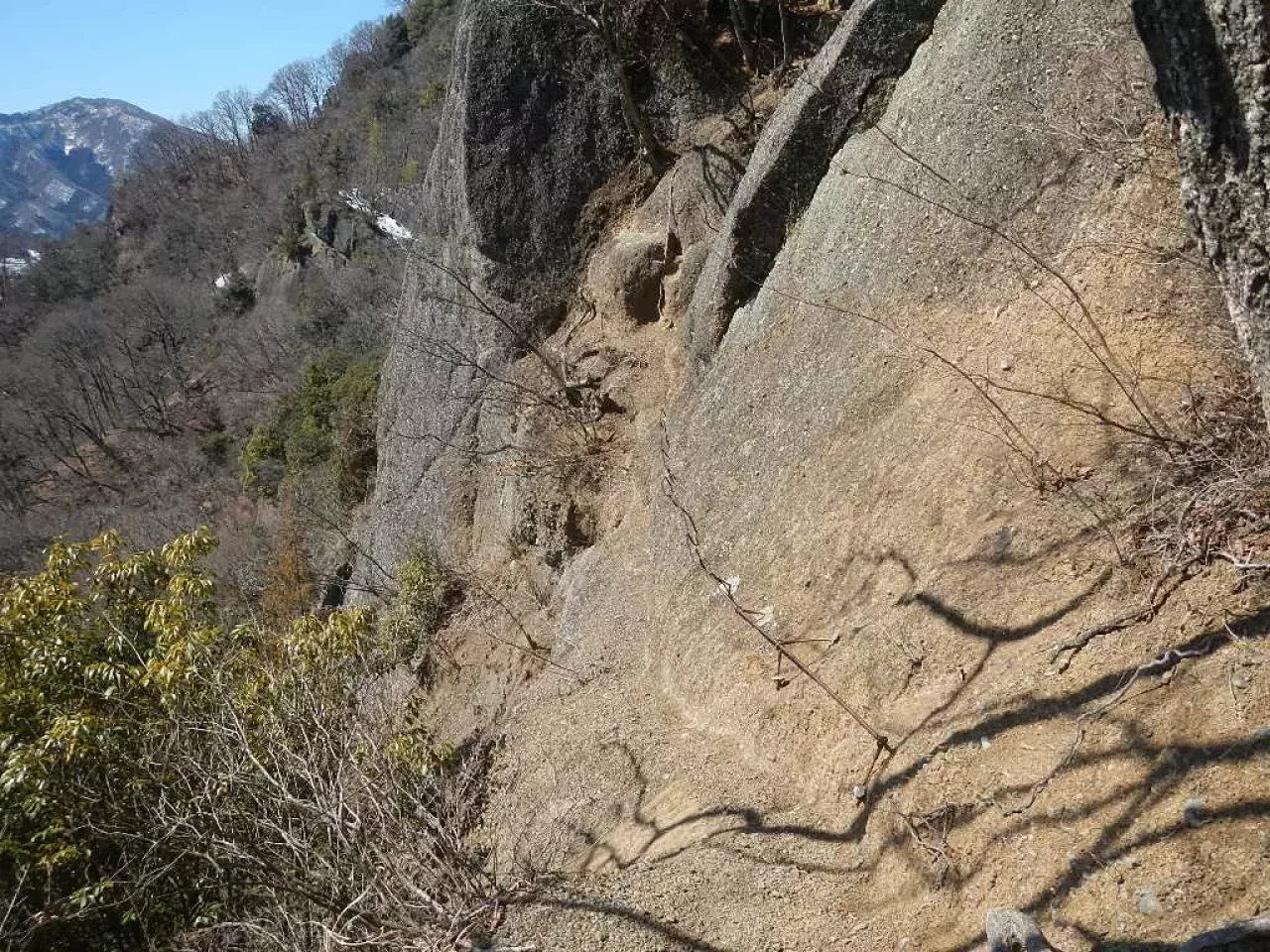 岩殿山 登山 登山道