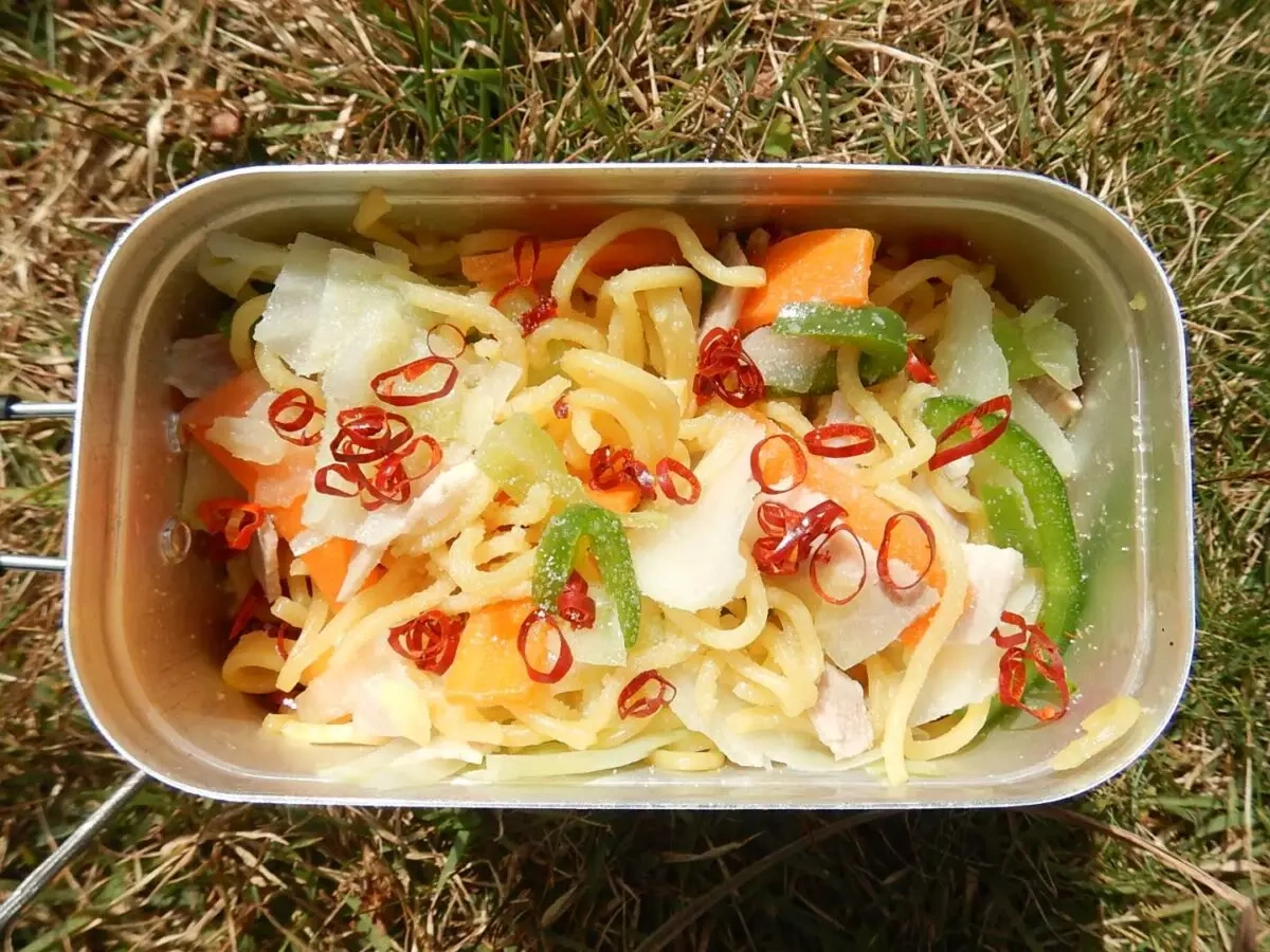 メスティン山ごはんレシピ-ペペロンチーノ風焼きそば