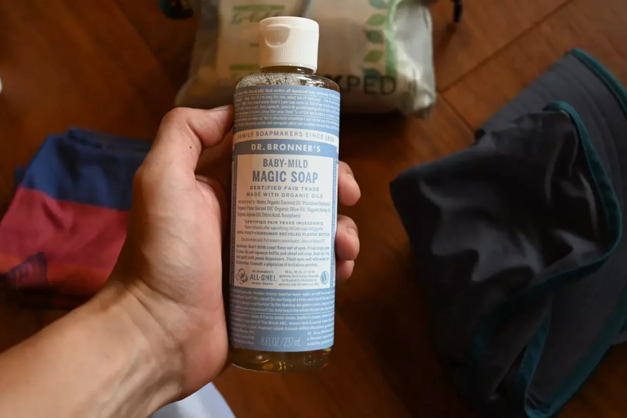 登山・キャンプにあると便利なグッズ-ドクターブロナーマジックソープ