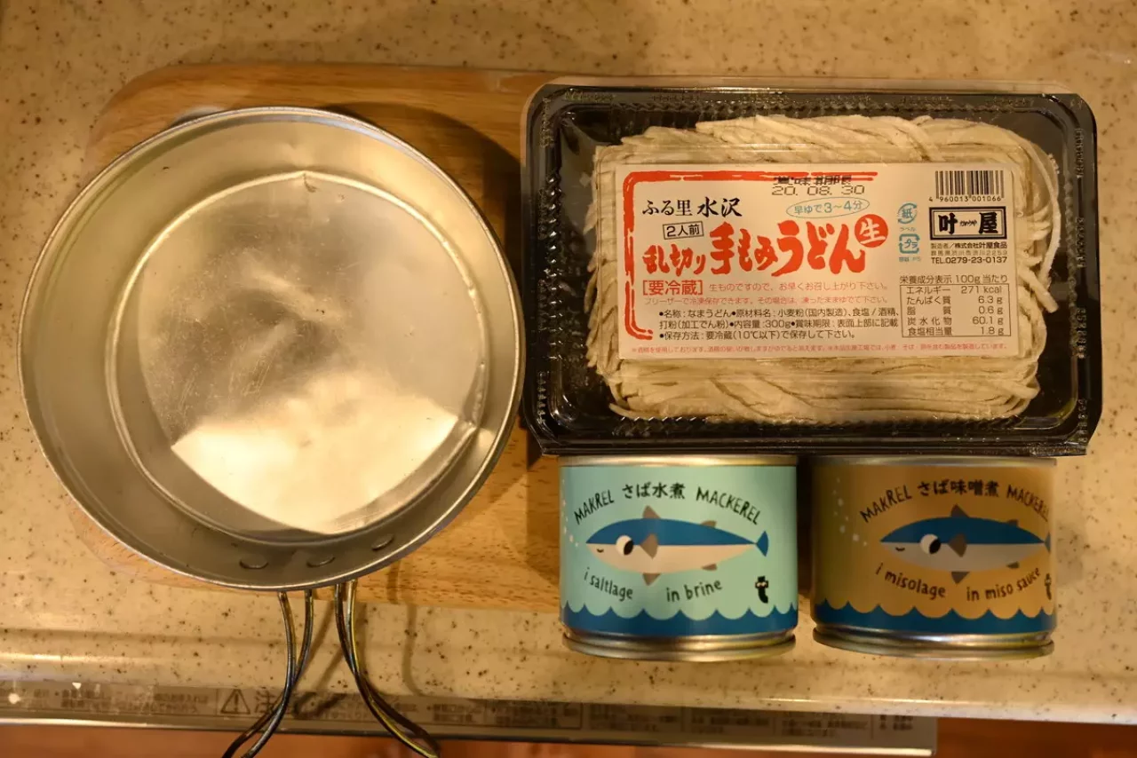 使う食材はFlying Tiger Copenhagenのサバ缶、群馬県で有名な水沢うどん、永谷園のお吸いもの、めんつゆ