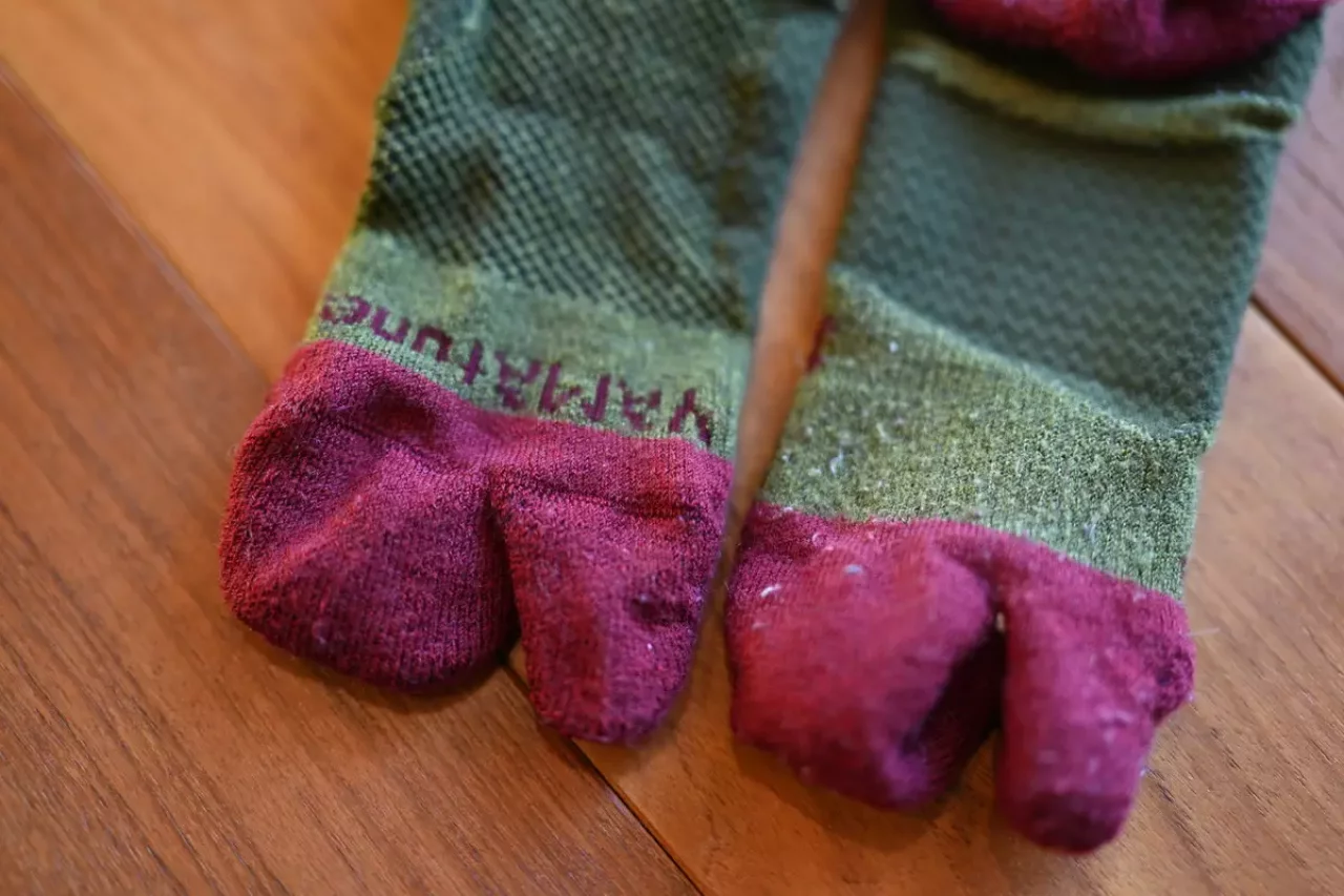 足の指でしっかり体を支える ソックス