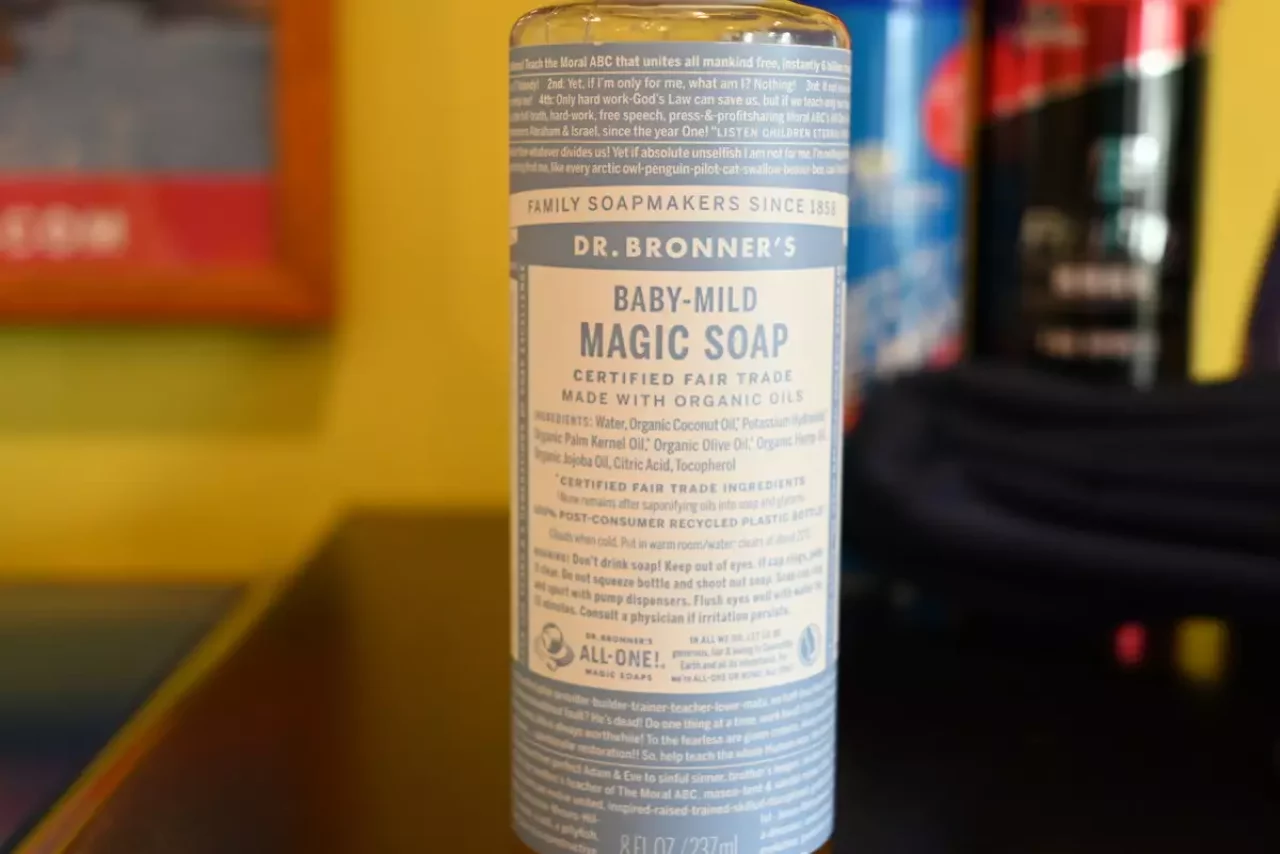 登山・キャンプにあると便利なグッズ-ドクターブロナーマジックソープ