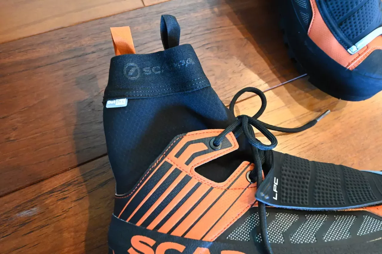 リベレTECH OD 冬山登山靴 ゲイター