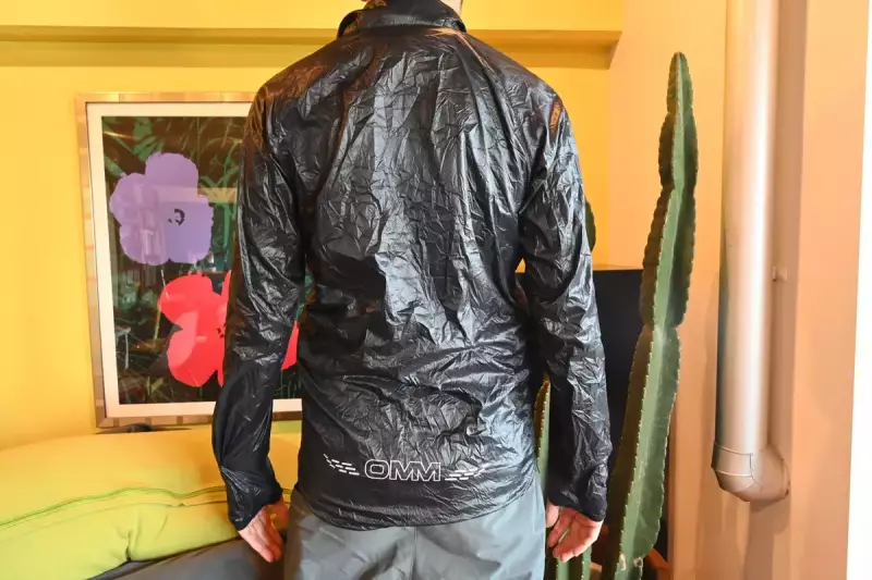 軽量 ウィンドブレーカー OMM