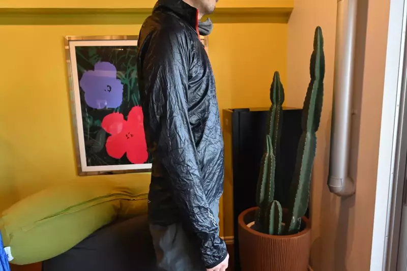 フードレス ウィンドシェル OMM