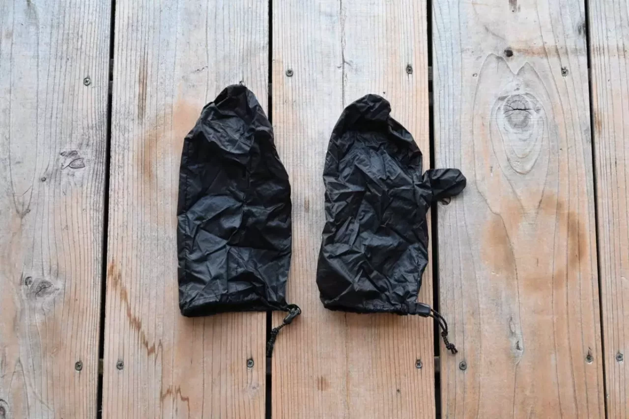 手がかじかむ季節に超おすすめ『山旅-コンパクト防風ミトン』