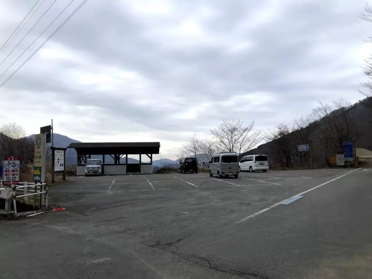 寒風山登山口駐車場