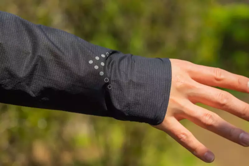 Rabレインウェア ファントム プルオン 手首