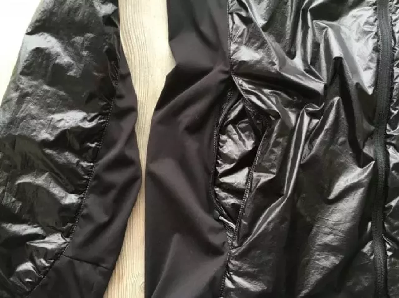 ザ・ノースフェイス ホワイトランニングジャケットのストレッチ性