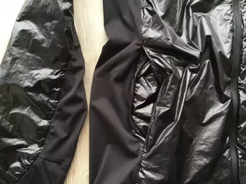 ザ・ノースフェイス ホワイトランニングジャケットのストレッチ性