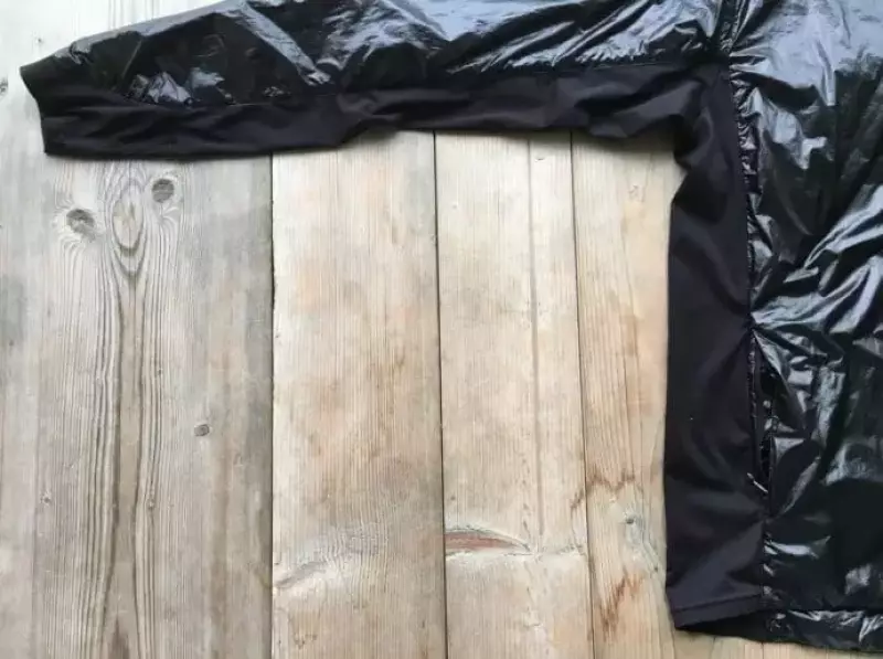 ザ・ノースフェイス ホワイトランニングジャケットのストレッチ箇所