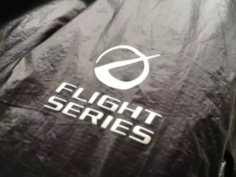 ザ・ノースフェイス ホワイトランニングジャケットの素材