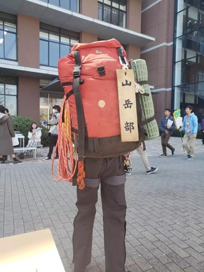 重い装備を背負っての登山 農大山岳部の思いで