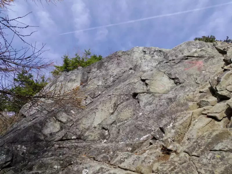 乾徳山 登山 岩場