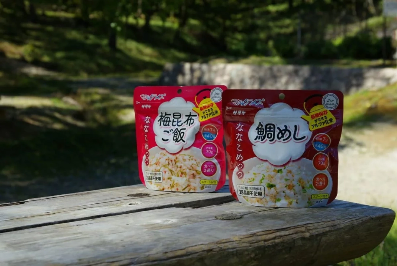 新定番!サタケのマジックライスが時短・UL化と嬉しい進化「ななこめっつシリーズ」実食レポ@笠取山