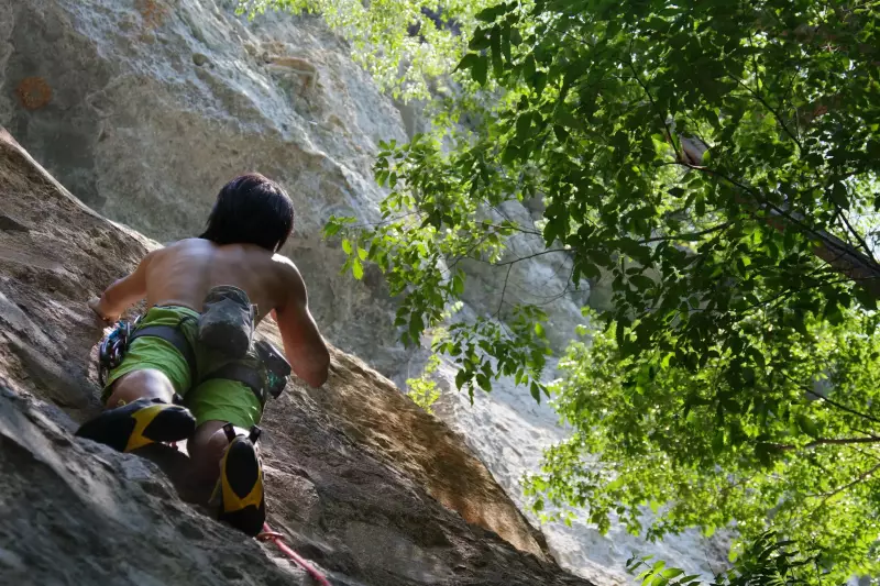 登山道以外のルートをたどるバリエーション登山-クライミング