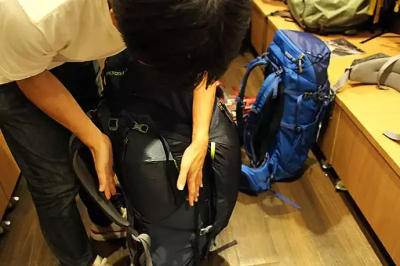 ザック、バックパックの背負い方コンプレッション